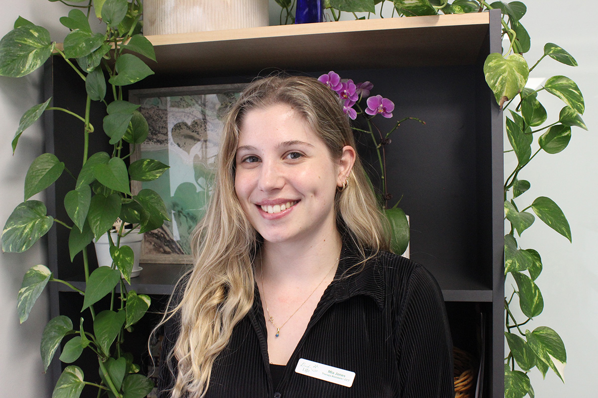 Reachlife - Mia Jones